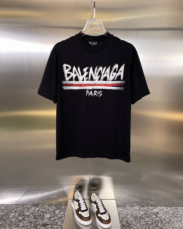 Balenciaga 巴黎世家 精品 款式：男款短袖t恤衫t-Shirt 80支定制面料，帅气时尚，字母图案logo，简约百搭款。面料棉 不仅挺括，保持潮流的廓