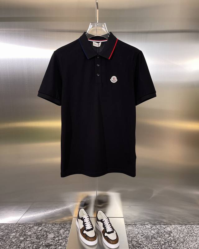 Moncler 蒙口 款式：男款短袖翻领短袖polo马球t恤衫t-Shirt 经典标志性logo，简约大气，时尚百搭，品相更是无法挑剔，面料这块品质也是一如既往