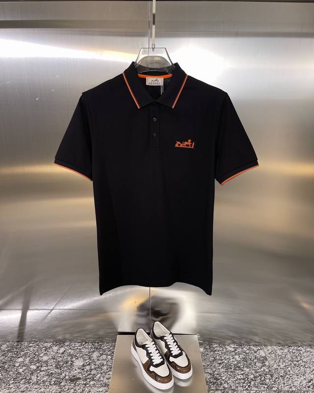 Hermes 爱马仕 款式：男款短袖翻领短袖polo马球t恤衫t-Shirt 经典标志性logo，简约大气，时尚百搭，品相更是无法挑剔，面料这块品质也是一如既往