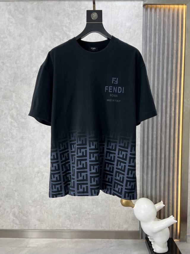 Febdi 芬迪 2024春夏新品 渠道订单 新潮假日系列时髦fd短t,渠道精品.Fendi Roma标识短袖t恤 简约精简的比例化裁剪,时尚动感彰显年轻活力.