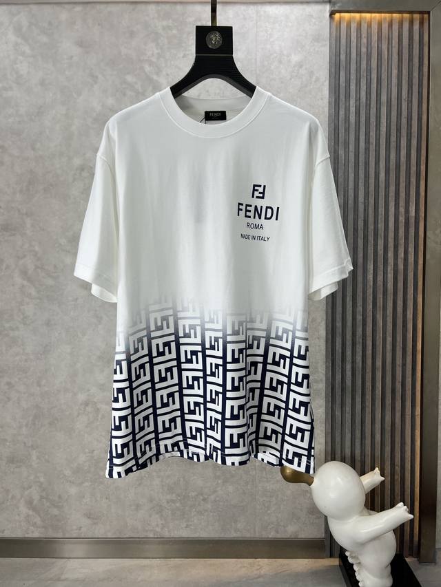 Febdi 芬迪 2024春夏新品 渠道订单 新潮假日系列时髦fd短t,渠道精品.Fendi Roma标识短袖t恤 简约精简的比例化裁剪,时尚动感彰显年轻活力.