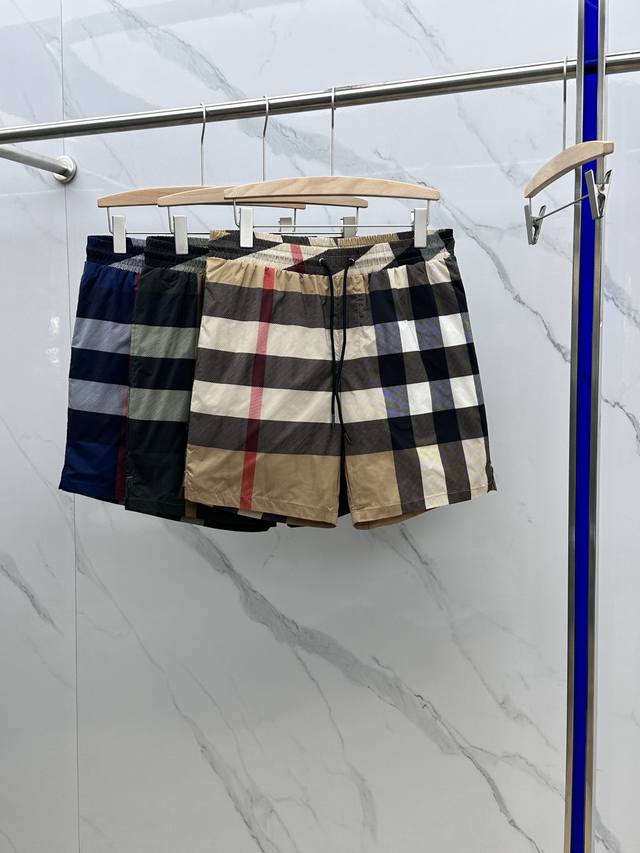 新款上新 Burberry 巴宝莉 Burberry 巴宝莉条纹格子满印 Logo标识 高品质聚酯速干面料、内里网纱不透不粘腿、特别手感、超级质感 舒适透气 速