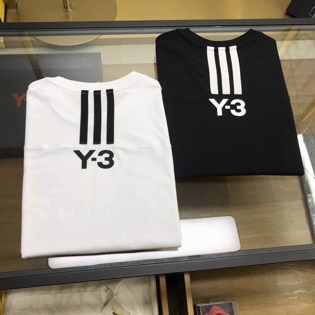 爆款 Y-3 1964 Ss Y家 经典三条杠风格设计款 专柜同步，定制高档品质双股双纱全棉面料，舒适吸汗，前幅品牌特色撞色三条杠结构设计，后幅3M硅胶logo