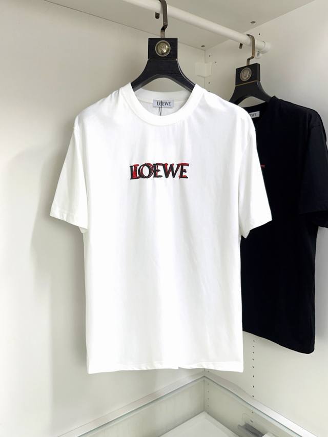 Loewe 罗意威 胖哥福音可穿200斤 顶级圆领休闲短袖 顶级版本 高级定制百搭款式 任何人都可以轻松驾驭 面料全订制工艺 胸前奢华经典品牌最新logo设计，