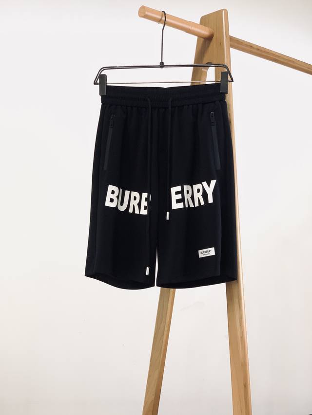 Burberry 巴宝莉 2024Ss春夏新品 抽绳刺绣休闲短裤！ 时尚系列，独特拼料设计，抽绳休闲裤。 订纱开始订染和订纺。 国内某大厂出口日本 和供应几大顶