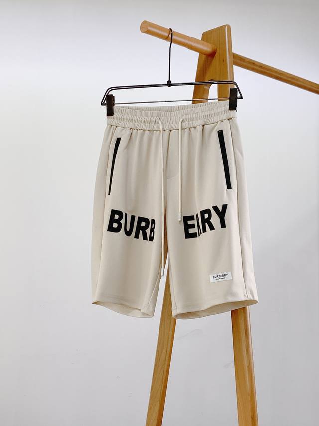 Burberry 巴宝莉 2024Ss春夏新品 抽绳刺绣休闲短裤！ 时尚系列，独特拼料设计，抽绳休闲裤。 订纱开始订染和订纺。 国内某大厂出口日本 和供应几大顶