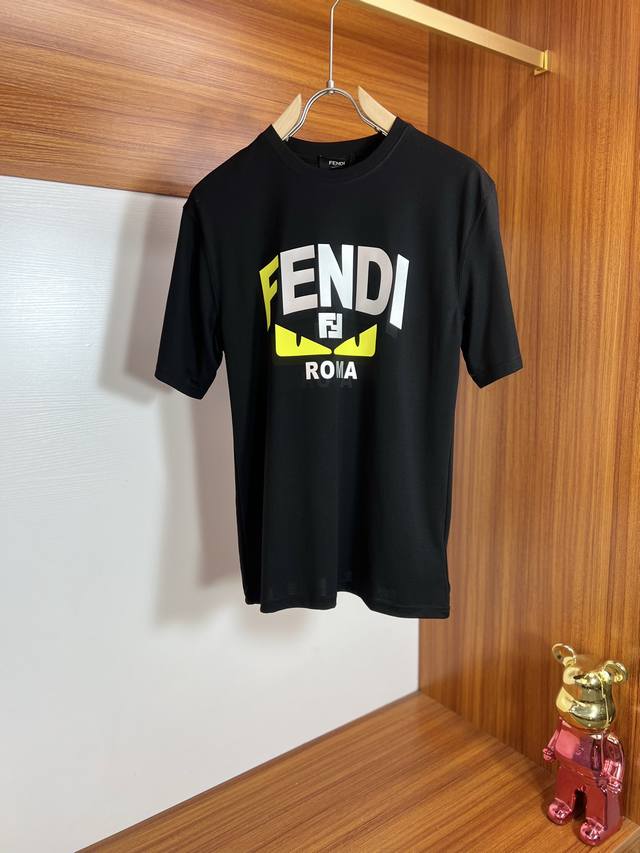 Fendi 芬迪 2024年春夏新品上新 三标齐全 圆领短袖t恤 好货不用过多介绍 看细节 专柜码数：M-Xxl 175 建议m 码数偏大