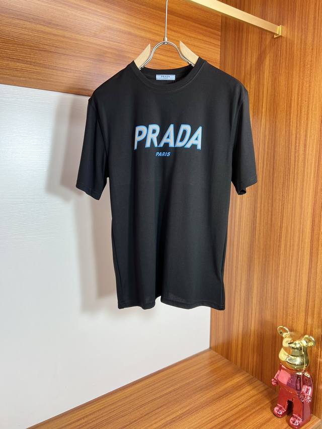 Prada 普拉达 2024年春夏新品上新 三标齐全 圆领短袖t恤 好货不用过多介绍 看细节 专柜码数：M-Xxl 175 建议m 码数偏大