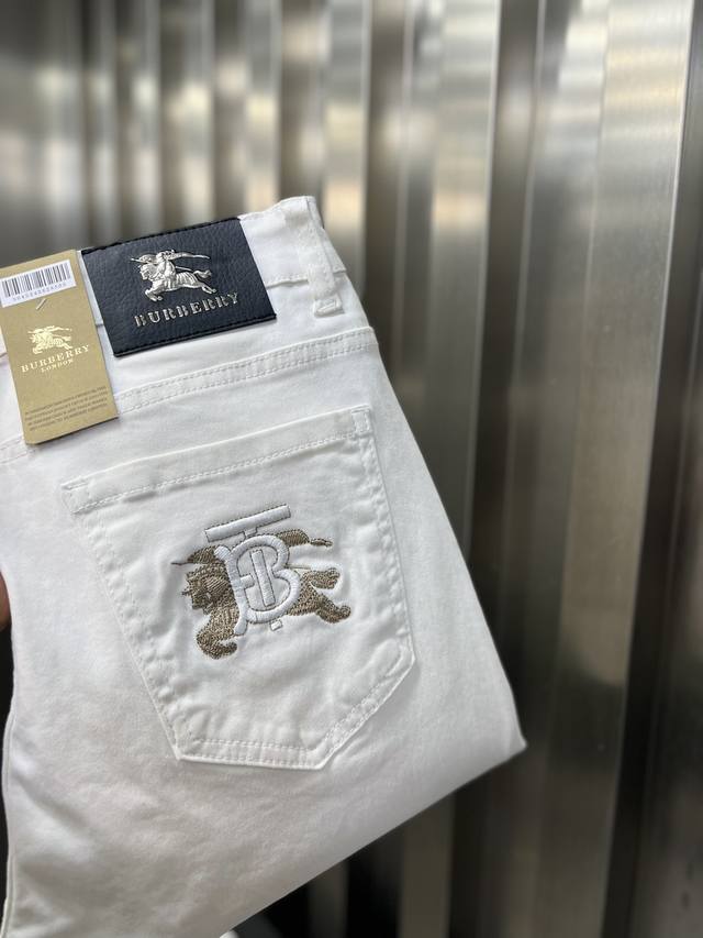 Burberry 巴宝莉 2024春夏新品 三标齐全 牛仔裤 好货不用过多介绍 看细节 专柜码数：29-38 175 上身32