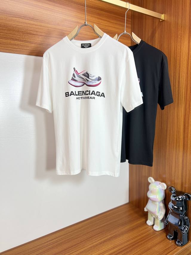 Balenciaga 巴黎世家 2024年春夏新品上新 三标齐全 圆领短袖t恤 好货不用过多介绍 看细节 专柜码数：M-Xxl 175 建议m 码数偏大