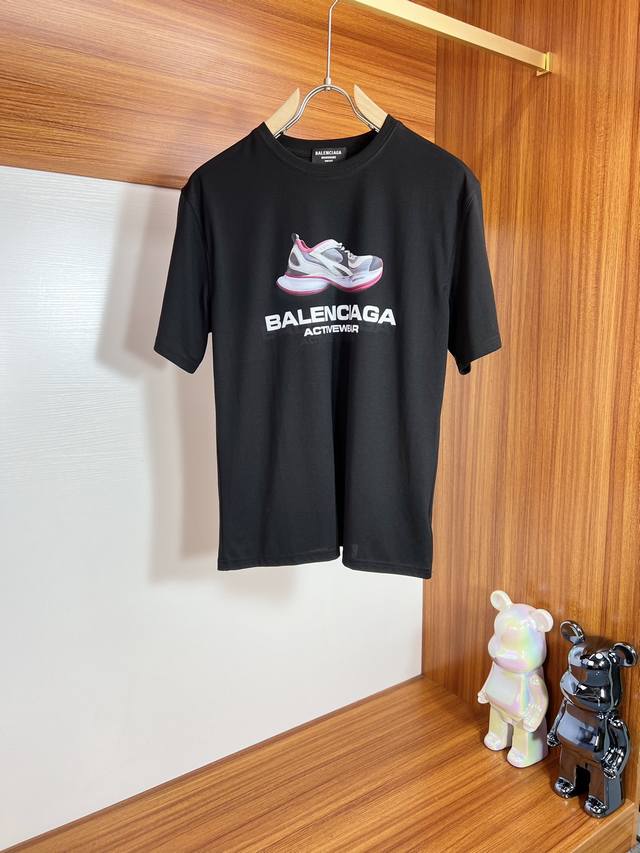 Balenciaga 巴黎世家 2024年春夏新品上新 三标齐全 圆领短袖t恤 好货不用过多介绍 看细节 专柜码数：M-Xxl 175 建议m 码数偏大