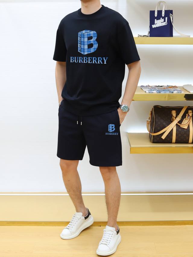 Burberry 巴宝莉 胖子福音 2024官网同款.世界知名奢侈品牌.夏季男士 双丝光 高品质货套装 采用进口原单面料 ，当季时尚潮流款，百搭爆款。简洁大方，