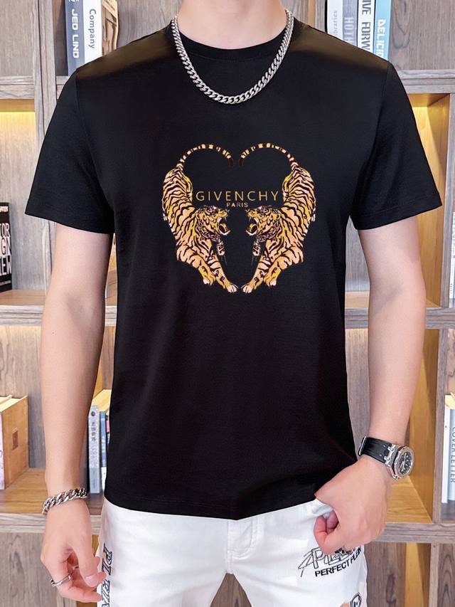 品牌 Givenchy 纪梵希 胖子福音 原单男士休闲短袖t恤，2023春夏新品，定制胸前顶级logo 工艺、搭配整件细节 品质及剪裁设计都堪称一流，定制进口丝