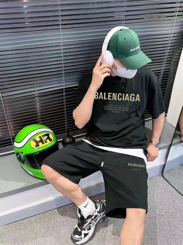 Balenciaga 巴黎世家 胖子福音 2024官网同款.世界知名奢侈品牌.夏季男士 双丝光 高品质货套装 采用进口原单面料 ，当季时尚潮流款，百搭爆款。简洁