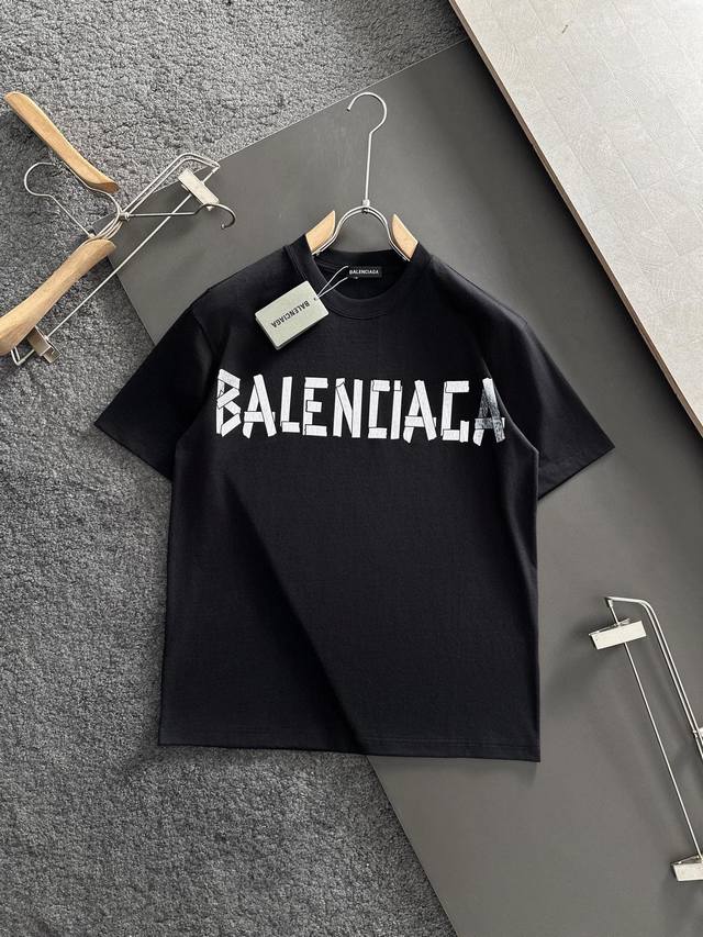 品牌 Balenciaga 巴黎世家 2024Ss春夏最新款圆领时尚短袖t恤，官网同步，专柜纯棉面料！贴肤舒适，耐看又好穿，经典简约logo设计，原厂工艺一丝不