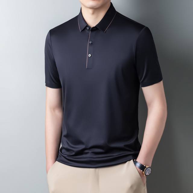 阿玛尼 高端精品桑蚕丝polo衫 尺码：M-4Xl，最大可穿210斤 介绍：夏季新款专柜同步新款polo衫 ，简单大方，手感和做工堪称完美，此款简约大方含有桑蚕