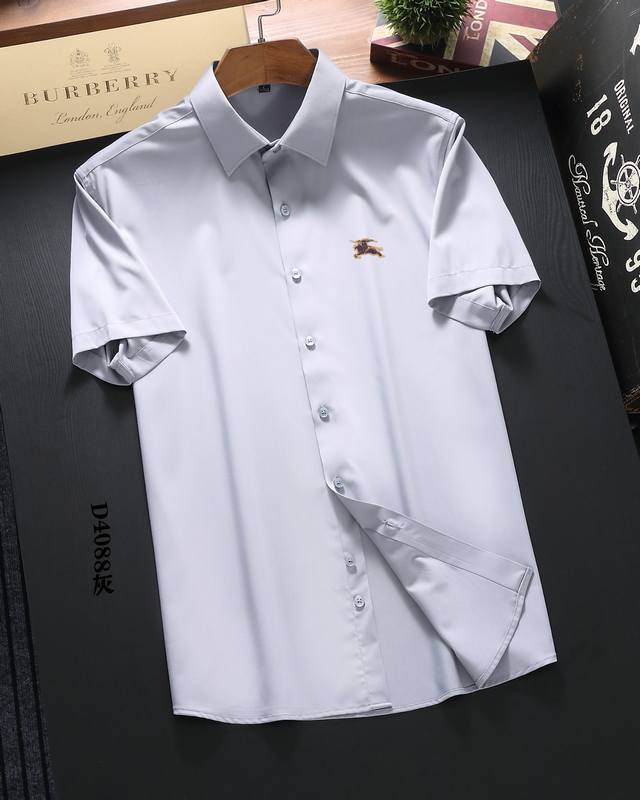 Burberry巴宝莉 高级轻奢单品 2024Ss龙年春夏专柜时尚大爆款短袖衬衫休闲时尚外穿 内搭必备款，舒适好看上身可见 定制进口高端丝光棉面料，手感细腻丝滑