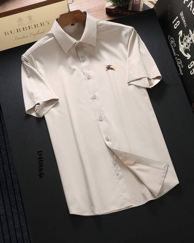 Burberry巴宝莉 高级轻奢单品 2024Ss龙年春夏专柜时尚大爆款短袖衬衫，休闲时尚外穿 内搭必备款，舒适好看上身可见 定制进口高端丝光棉面料，手感细腻丝