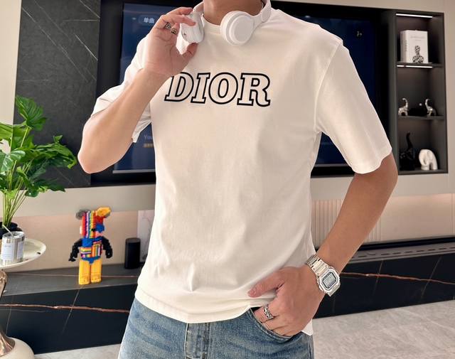 Dior 2024春夏款 官网同步 面料采用纯棉精梳棉面料，上身效果宽松休闲，宽松版型，日常衣橱必备单品！男女同款 尺码 M-Xxl