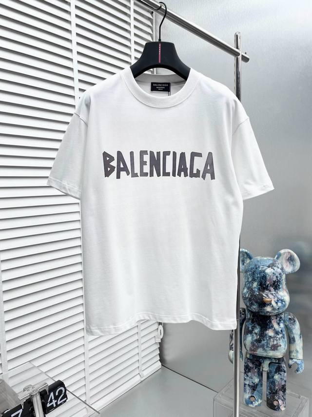 Balenciaga巴黎世家 2024Ss新款三花标识印花短袖t恤，定制精梳双纱棉面料.手感柔软.穿着舒适.吸汗透气！时尚潮味十足！专柜级别精致车线.做工精细.