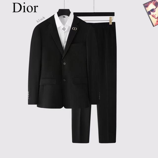 Dior 2024Ss原单新款男士三件套西装套装 官网同步原单高端西装外套 ！高精度重磅工艺！ 非常显休闲帅气，全进口材质 面料采纯棉面料 高端版本 做工精细！