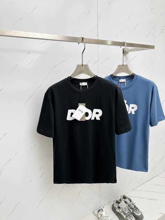 Dior 2024春夏新款首发专柜最新款短袖圆领t恤 高端订制 设计前卫时尚！品牌字母logo重工艺设计 高端定制纯棉面料.手感柔软.穿着舒适.专柜级别精致车线