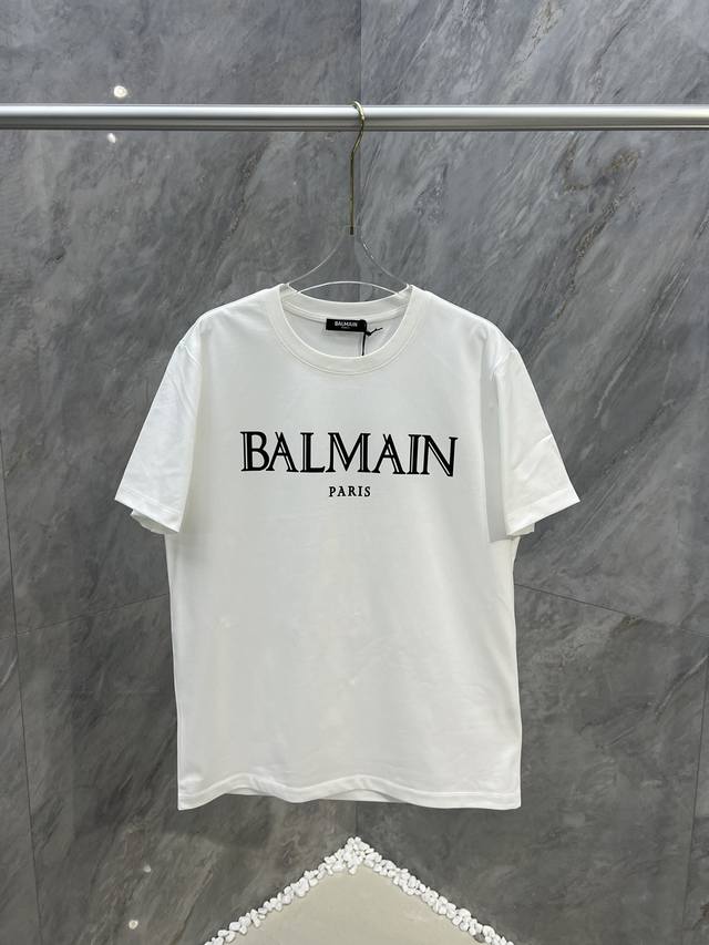 Balmain 巴尔曼新款字母印花圆领短袖t恤,演绎休闲的设计风格，优选特定80支3股100%棉质平纹针织面料制成，上身舒适度佳，衣橱的基础款臻品外穿内搭随意搭