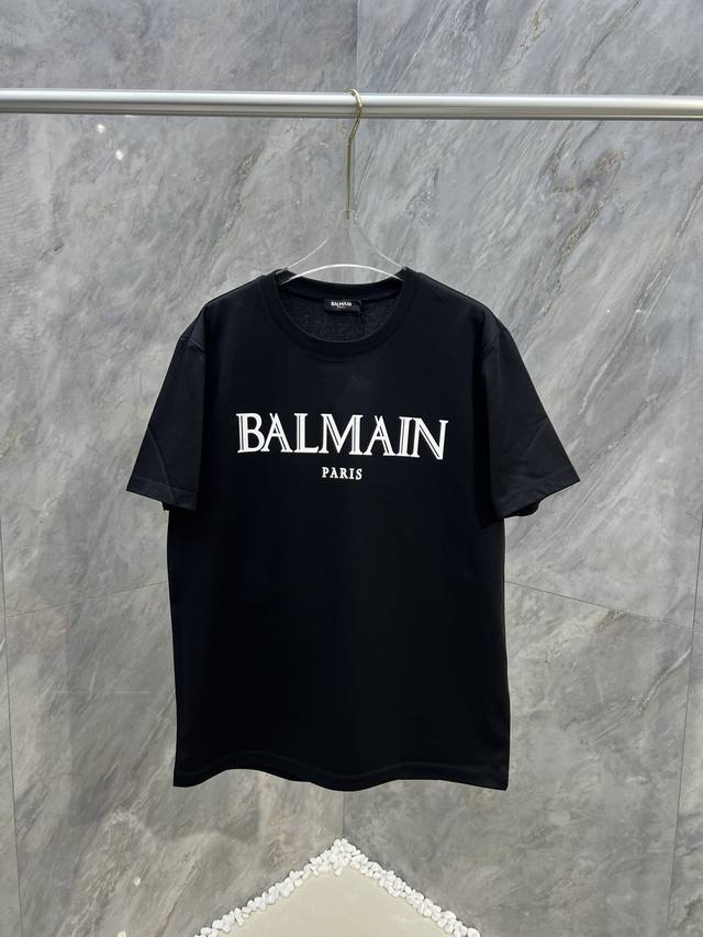 Balmain 巴尔曼新款字母印花圆领短袖t恤,演绎休闲的设计风格，优选特定80支3股100%棉质平纹针织面料制成，上身舒适度佳，衣橱的基础款臻品外穿内搭随意搭