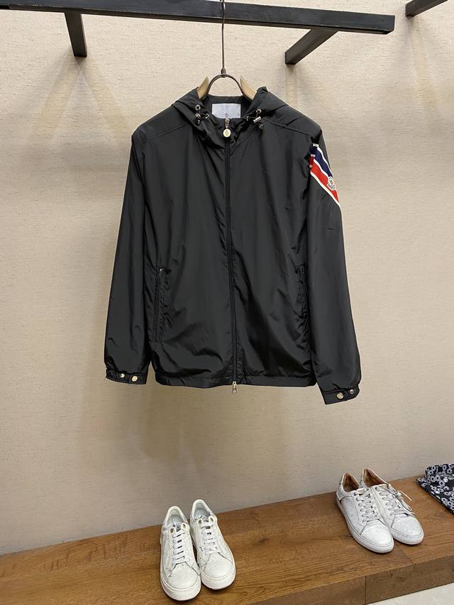 Moncler 24Ss 轻盈夹克冲锋衣！ Zp12060购入制作！ 简约不简单的款式真是精英人群必备！轻盈实用！版型巨棒！面料采用原版一摸一样的塔夫绸面料！