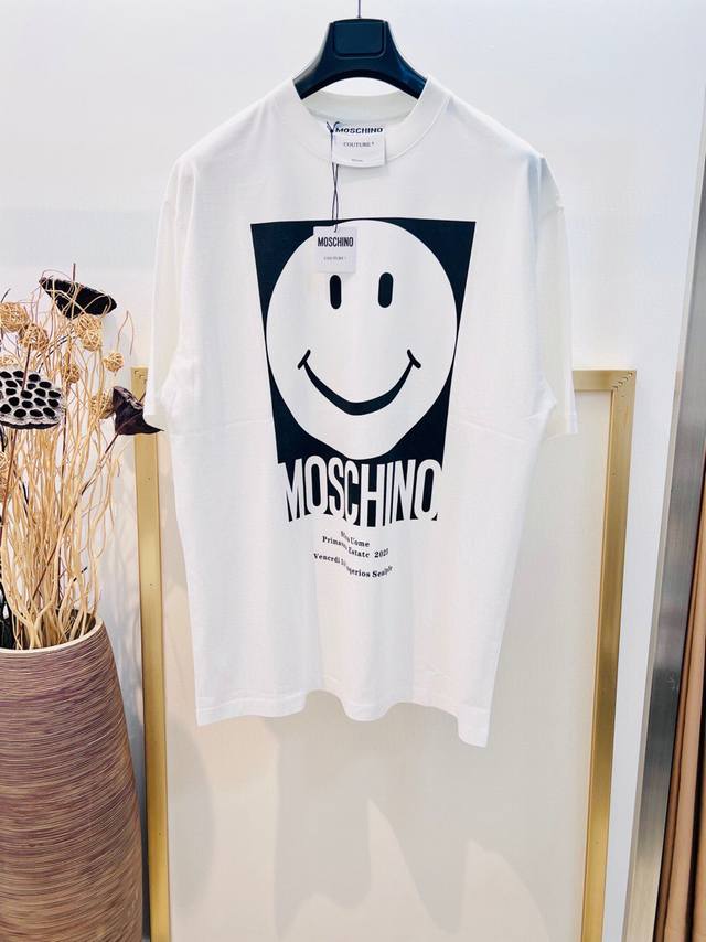 Size：S M L Xl 黑白两色 Os宽松版 男女同款 Moschino 莫斯奇诺 秋冬秀场版笑脸印花半袖t恤 重磅纯棉洗水 这件t恤我可以穿到天荒地老经典