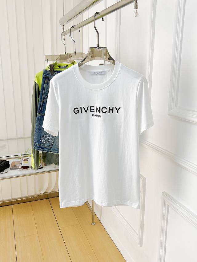 Givenchy 纪梵希 2024Ss夏季新款徽标logo设计情侣款短袖t恤！官网同步上新 外贸订单款 重工贴片绣logo元素短袖t恤。定制高级面料手感柔软舒适