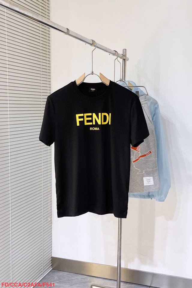 F541 Fdfendi 正面饰胶印字样fendi Roma时尚休闲短袖，Zg同款，正面醒目品牌字母logo，精致简约创新元素fendi Roma立体字母，边角