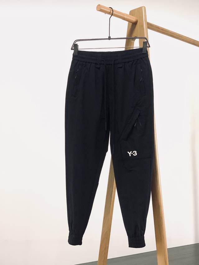 Y-3 山本耀司 2024Ss春夏新品 黑武士系列男款科技纤维蜂巢肌理工装立裁解构宽松休闲裤，山本大师主导的高奢运动的独立线，融入了解构设计的精髓，设计值，时髦