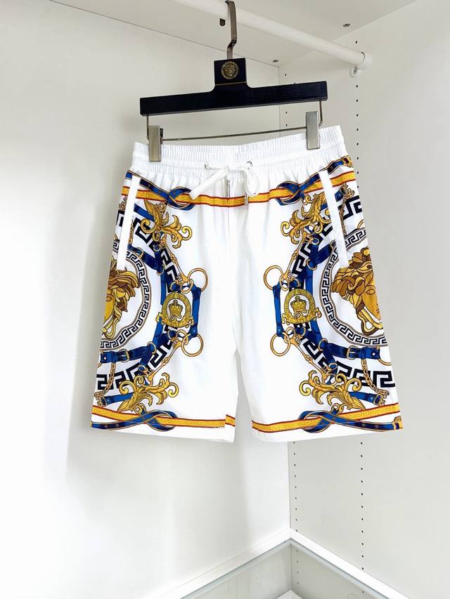 Versace 范思哲 爆款来袭新款新品 专柜有售 实体店已极品松紧带休闲短裤专柜原版1:1好货，适合各个年龄段。市场最高版本的欧洲进口面料。舒适柔软亲肤，上身