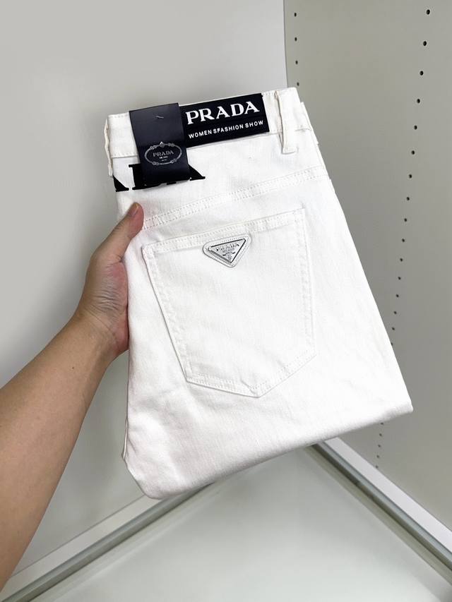 Prada普拉达 爆款来袭新款新品 专柜有售 实体店极品休闲裤西裤专柜原版1:1好货，适合各个年龄段。市场最高版本的欧洲进口面料。舒适柔软亲肤，上身效果超级棒时 - 点击图像关闭