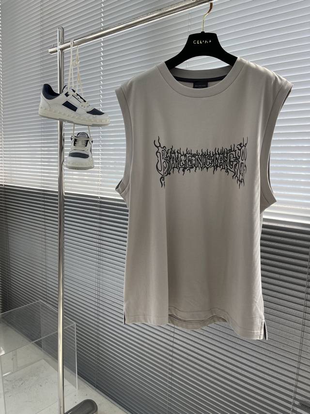 Balenciag 24Ss春夏新款字母印章背心 采用260克双股双纱全棉面料，面料经过洗水处理，手感更加舒适.亲肤透气不起球！定制对色螺纹简约经典版型设计，整