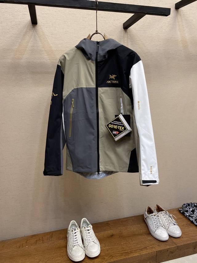 Art Teryx、始祖鸟拼接冲锋衣。Beams X Arcteryx 拼色 始祖鸟冲锋衣 联名款 Beta Jacket 拼色刺绣logo连帽硬壳冲锋衣夹克外