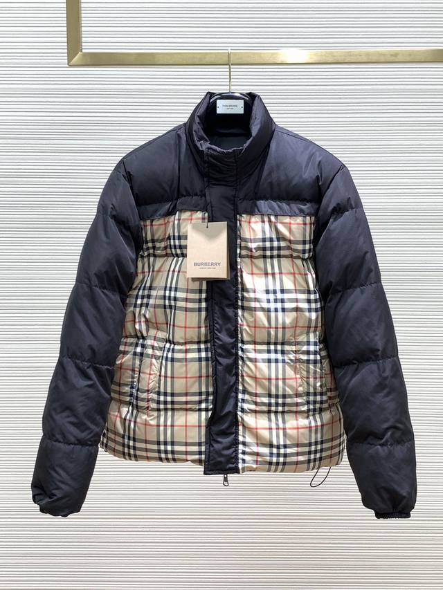 Burberry 巴宝莉，2024冬季最新品，专柜同步有售，原单狠货，时尚休闲两面穿立领羽绒服，进口原版面料，上身舒适透气，顶级印胶工艺字母图案装饰logo，原