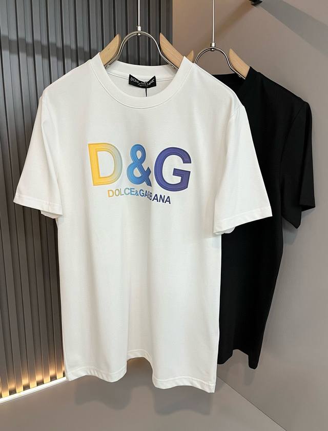 Dolce&Gabba*A 杜嘉*纳2024春夏新款男女同款短袖t恤，专柜同步发售！定制专属纯棉面料，字母logo图案压胶工艺设计！简约大方，从容百搭，档次极高