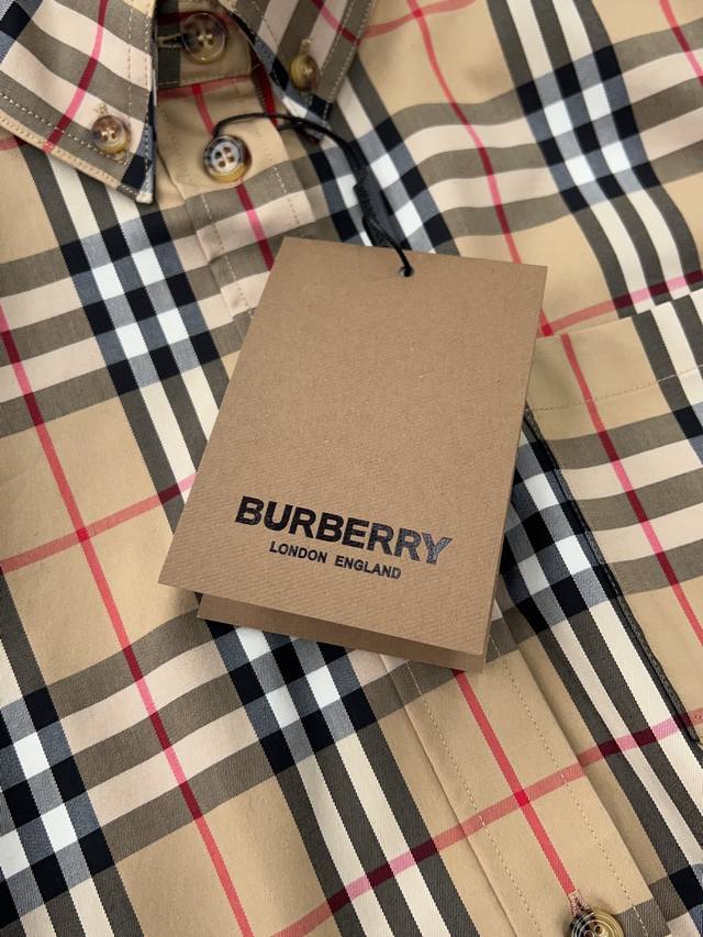 Burberry 巴宝莉 女款拼接织带衬衣领尖扣衣领 Vintage 格纹棉质衬衫 官网价,000 修身衬衫，采用弹力棉质斜纹面料制成，活力装饰典藏vintag