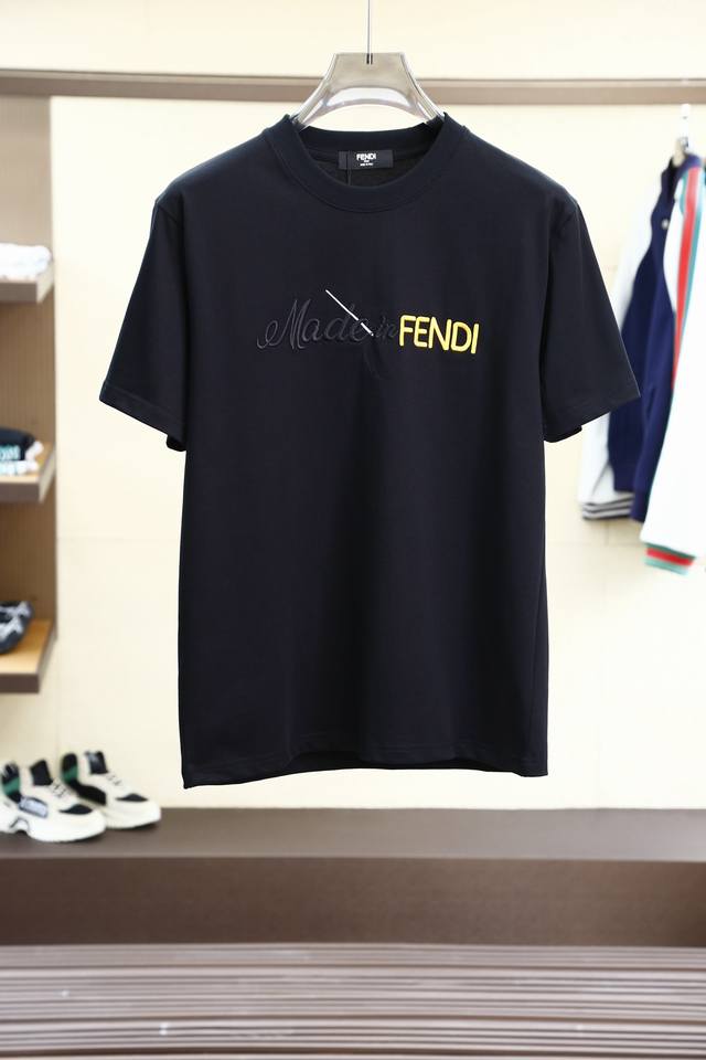 Fendi芬迪-24夏季新款 高密度顶级原版面料，1-1原版做工，走线，胸前最logo，高级典雅，时尚百搭，男女同款。码数xs- L