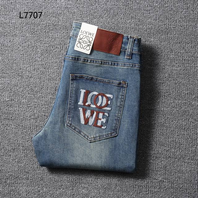 2024New Modle 秋冬牛仔 No:L7707 Loewe 颜色:海蓝怀旧 码数:29-42 赛络纺棉弹面料，欧版裤型，满地印花后袋，真皮皮标，海蓝色系