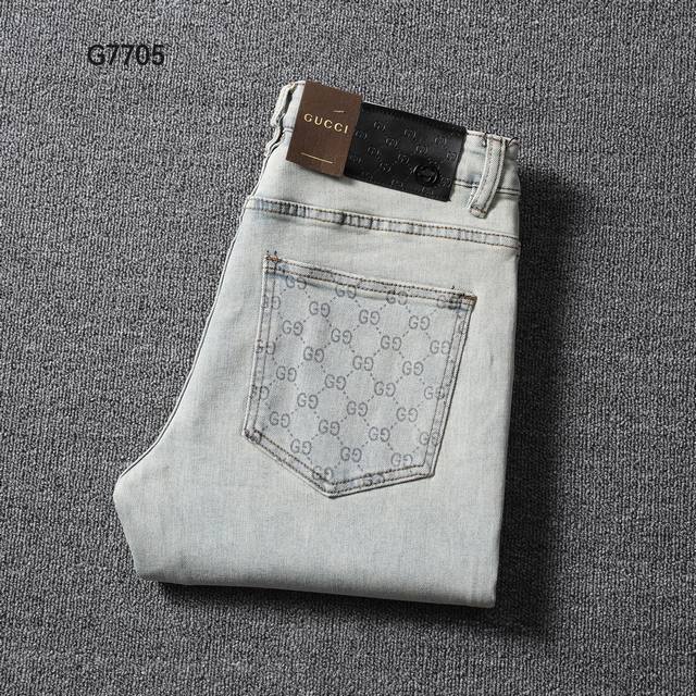 2024New Modle 秋冬牛仔 No:G7705 Gucci 颜色:浅蓝纳米 码数:29-42 赛络纺棉弹面料，欧版裤型，浅蓝洗白效果，高贵端庄，后袋印花