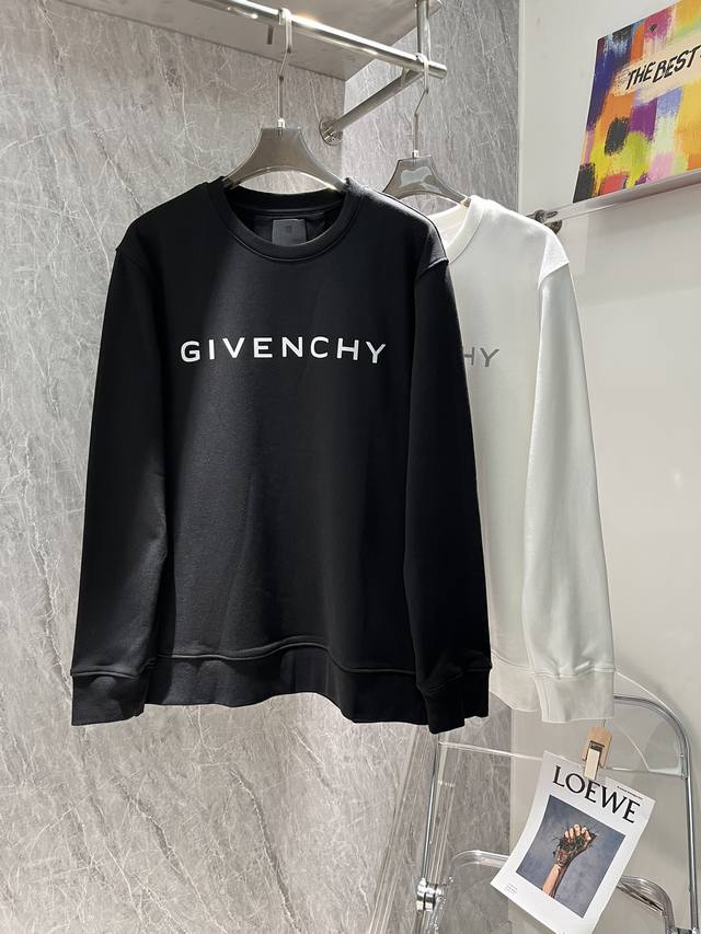 Givenchy 纪梵希反光银圆领卫衣 面料：采用360克单股毛圈. 面料：搭配同缸2*2双纱螺纹. 辅料：原版定做反光银材料. 高温烫画 材料和衣服牢牢凝固.