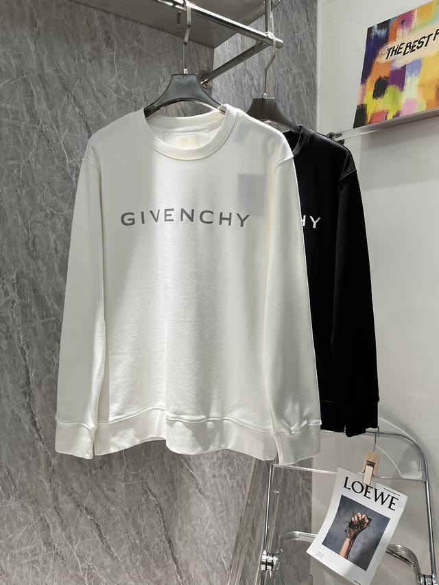 Givenchy纪梵希反光银圆领卫衣 面料：采用360克单股毛圈. 面料：搭配同缸2*2双纱螺纹. 辅料：原版定做反光银材料. 高温烫画 材料和衣服牢牢凝固.