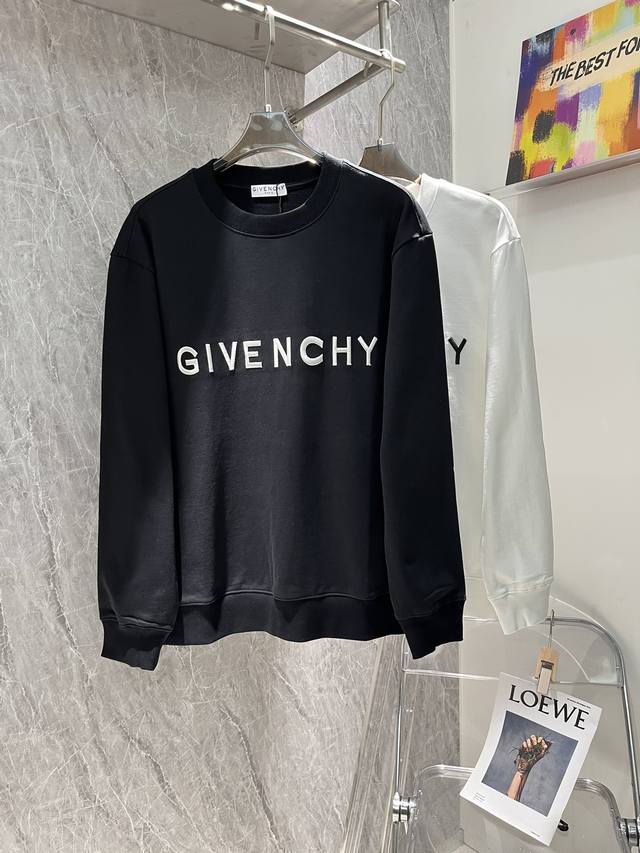 Givenchy 纪梵希反光银圆领卫衣 面料：采用360克单股毛圈. 面料：搭配同缸2*2双纱螺纹. 辅料：原版定做反光银材料. 180高温烫画 材料和衣服牢牢