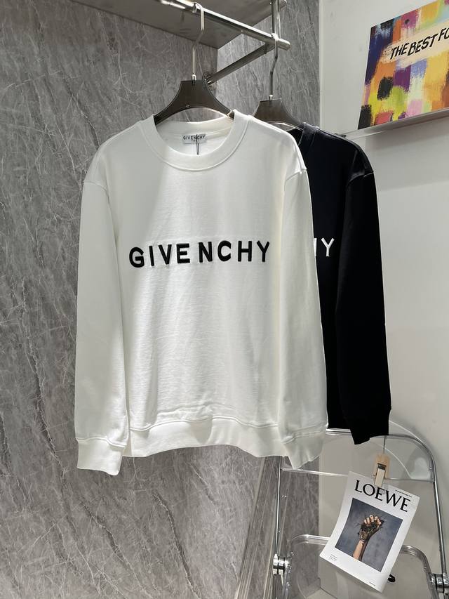 Givenchy 纪梵希反光银圆领卫衣 面料：采用360克单股毛圈. 面料：搭配同缸2*2双纱螺纹. 辅料：原版定做反光银材料. 180高温烫画 材料和衣服牢牢