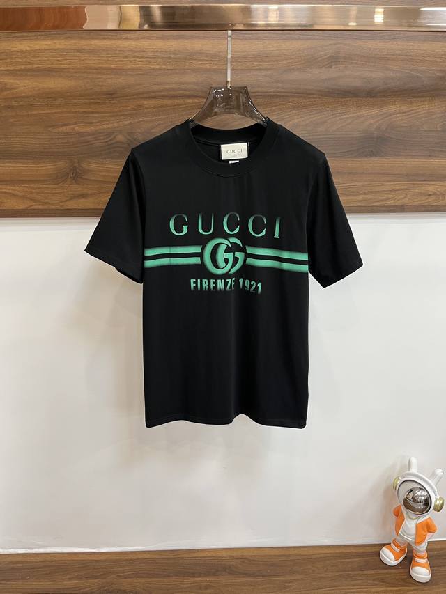 主推 Gucci 独家专供新款古驰潮男时尚圆领短袖，高端潮流时尚t恤 透气舒适度高，细节无可挑剔，品牌元素设计理念，体现高品质。呈现休闲裁剪，上身版型超赞！码数