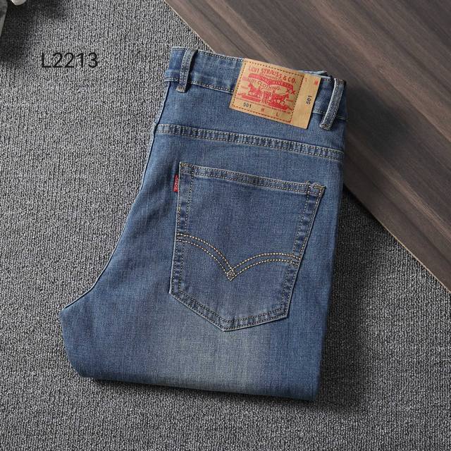 2024New Modle 秋冬牛仔 No:L2213 Levi'S 颜色:天空蓝做旧 码数:29-42 欧版版型，纯棉面料，纳米做旧色，后代绣花，米国西部风，