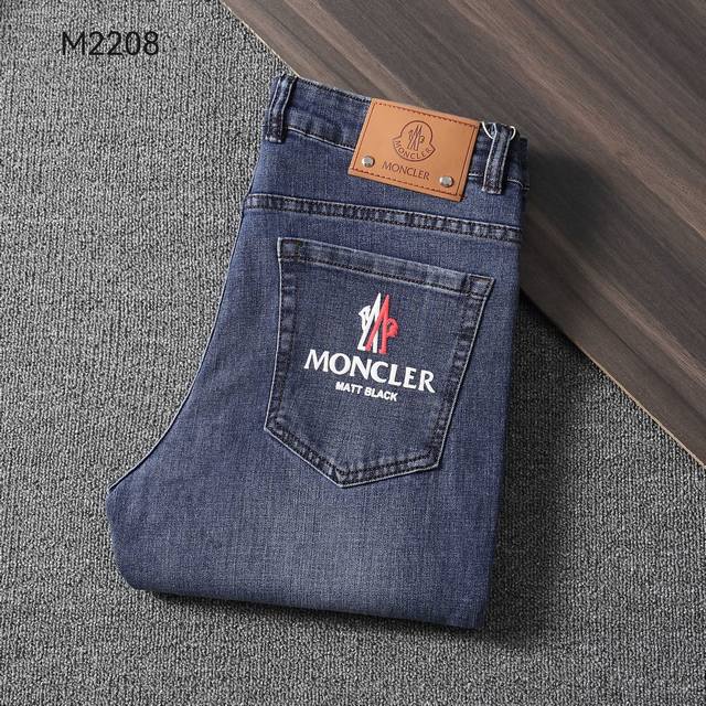 2024New Modle 秋冬牛仔 No:M2208 Moncler 颜色:桑椹兰 码数:29-42 巴黎浪漫冷色系一一桑椹兰，炒纱洗水，立体吊磨，后袋立体印